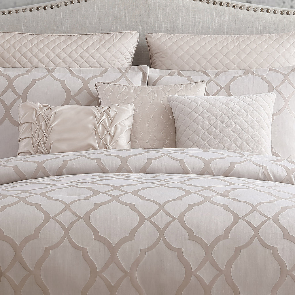 Tinley White/Silver 9 PC Queen