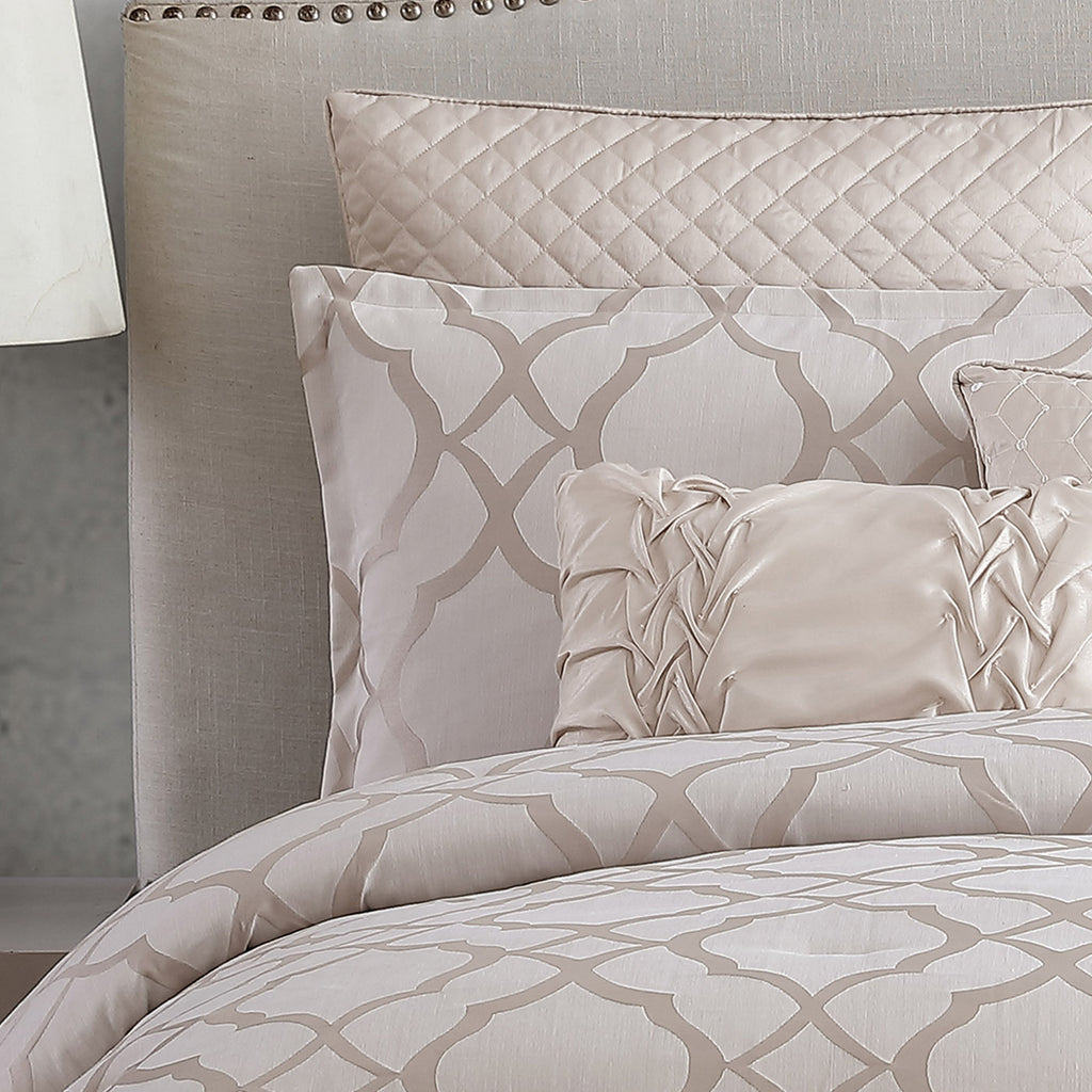 Tinley White/Silver 9 PC Queen