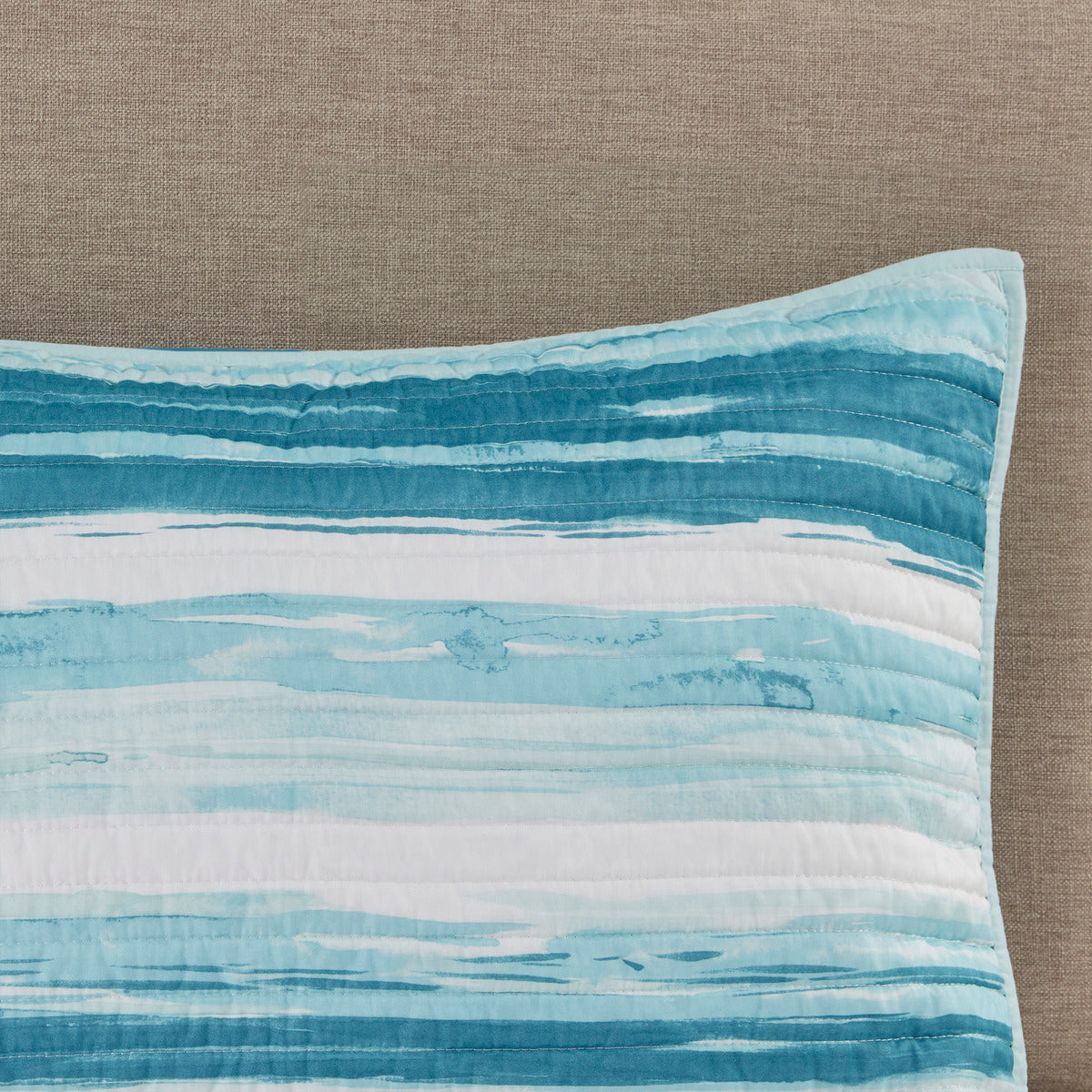 6 Piece Printed Quilt Set with Throw Pillows - Aqua Full/Queen