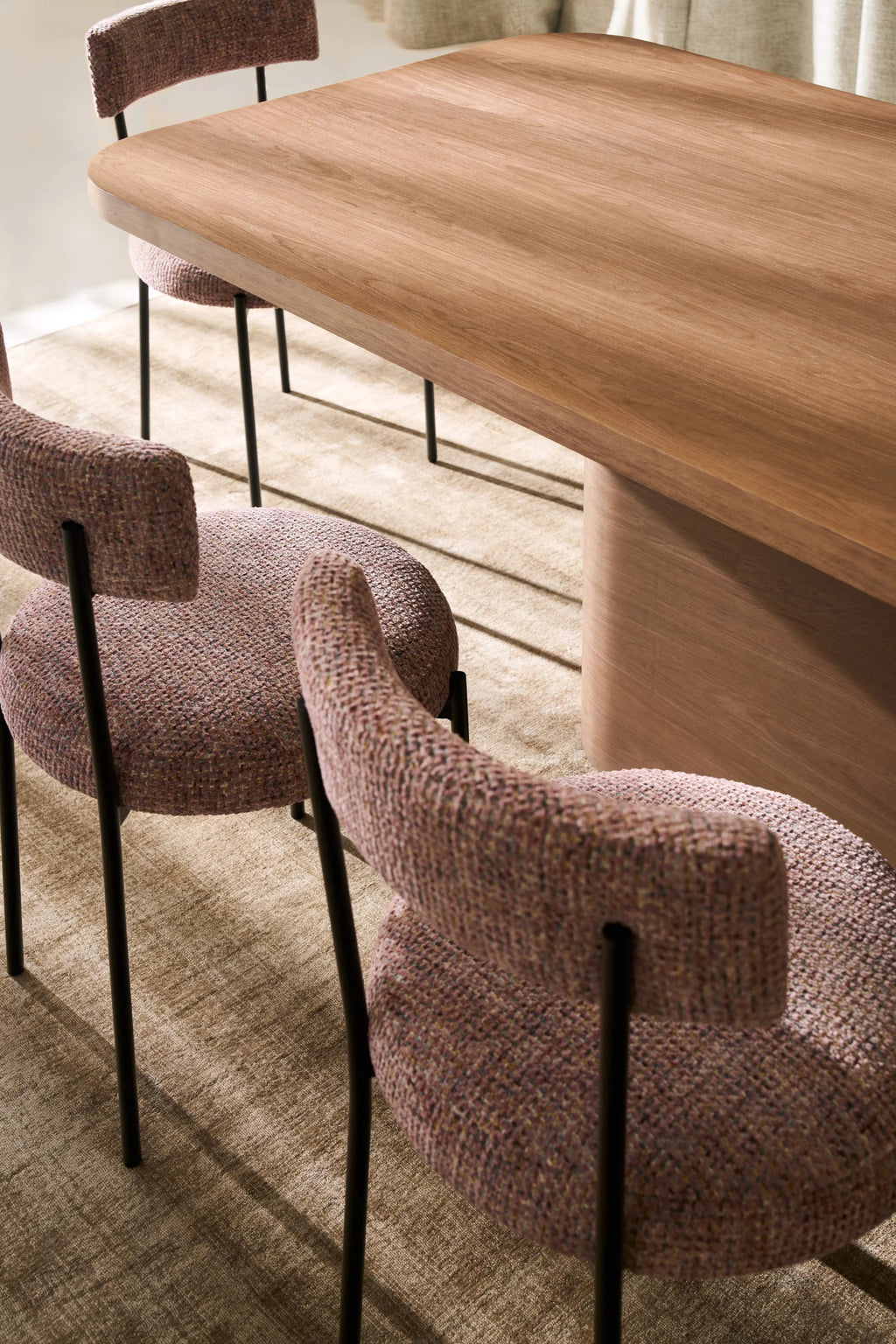Atom Dining Table