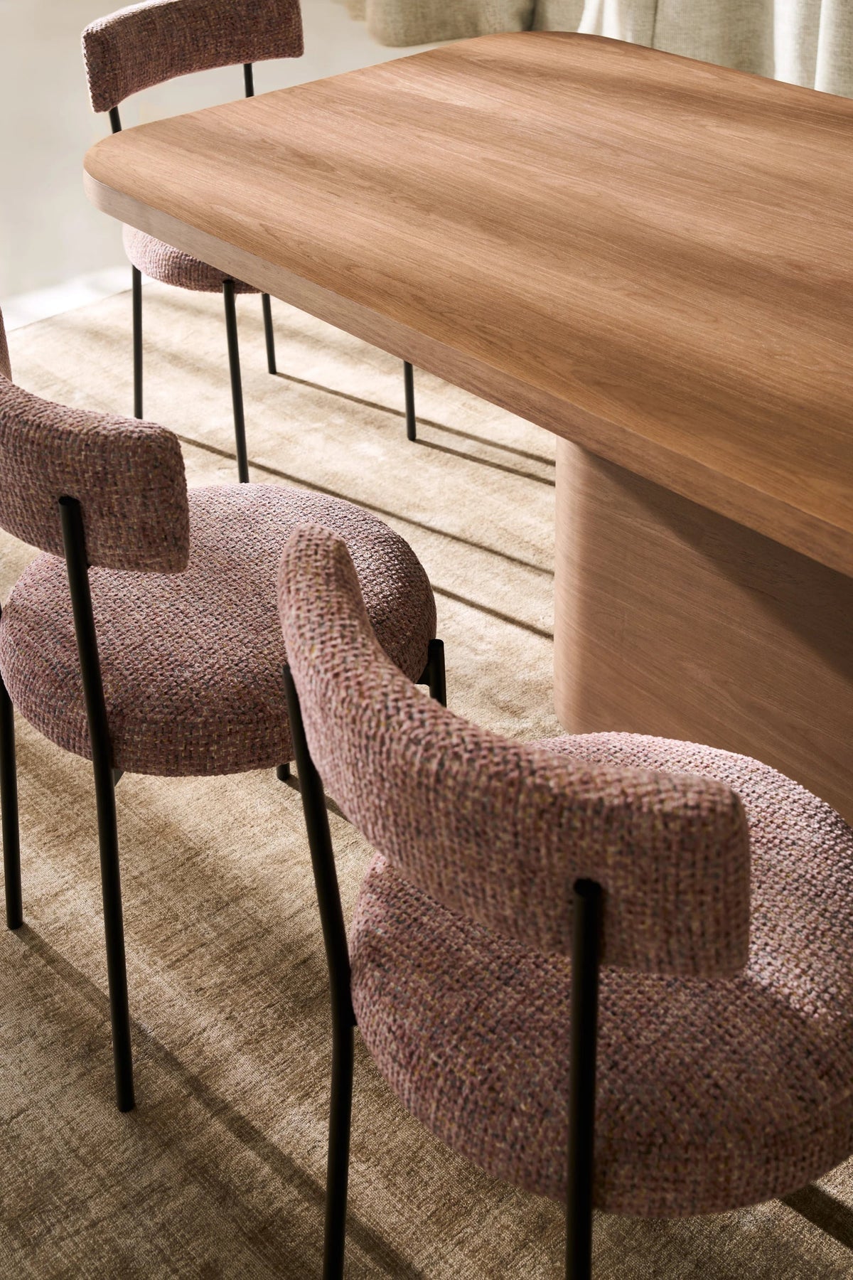 Atom Dining Table