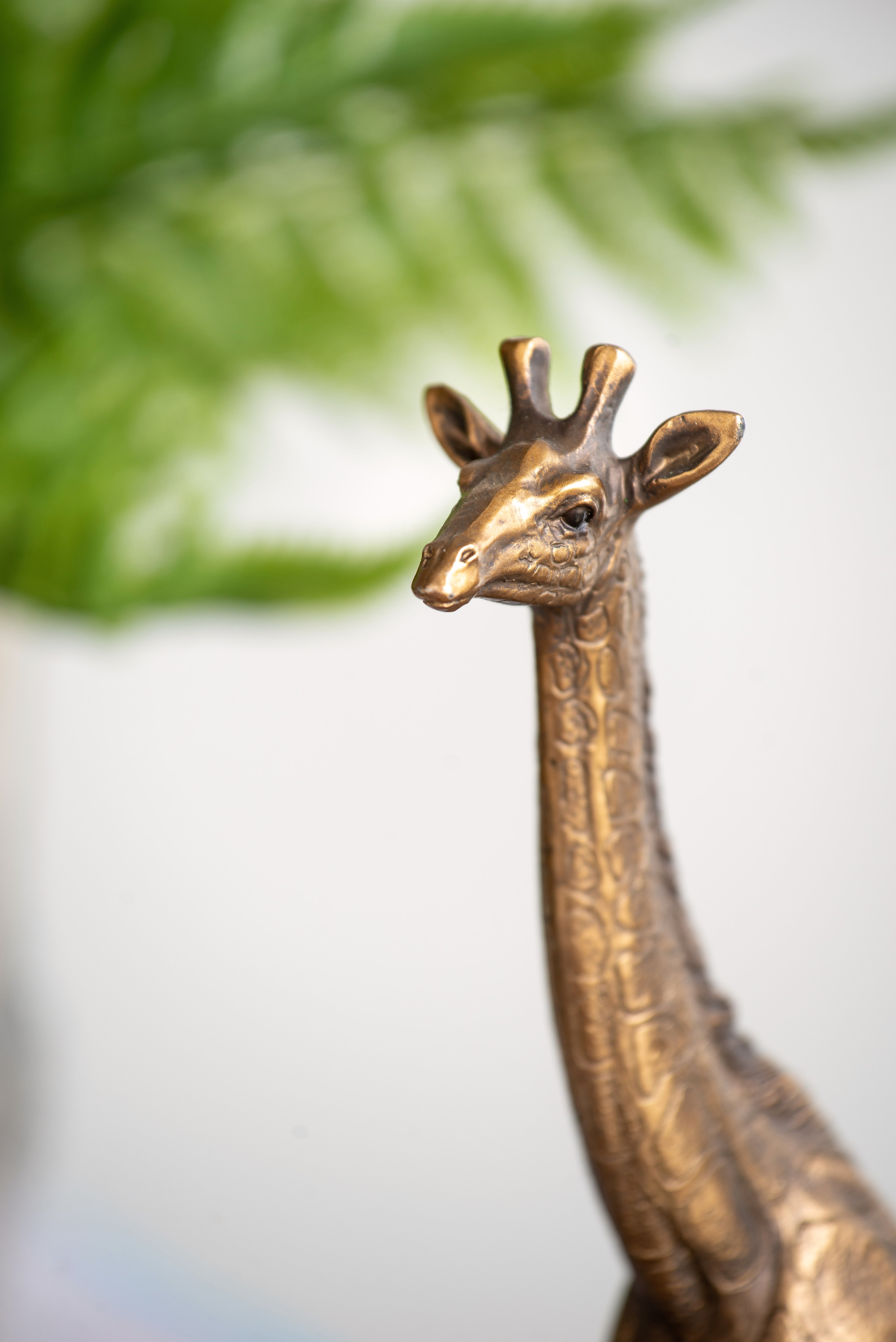 5.9" Giraffe Statuette - Animal Statue Décor