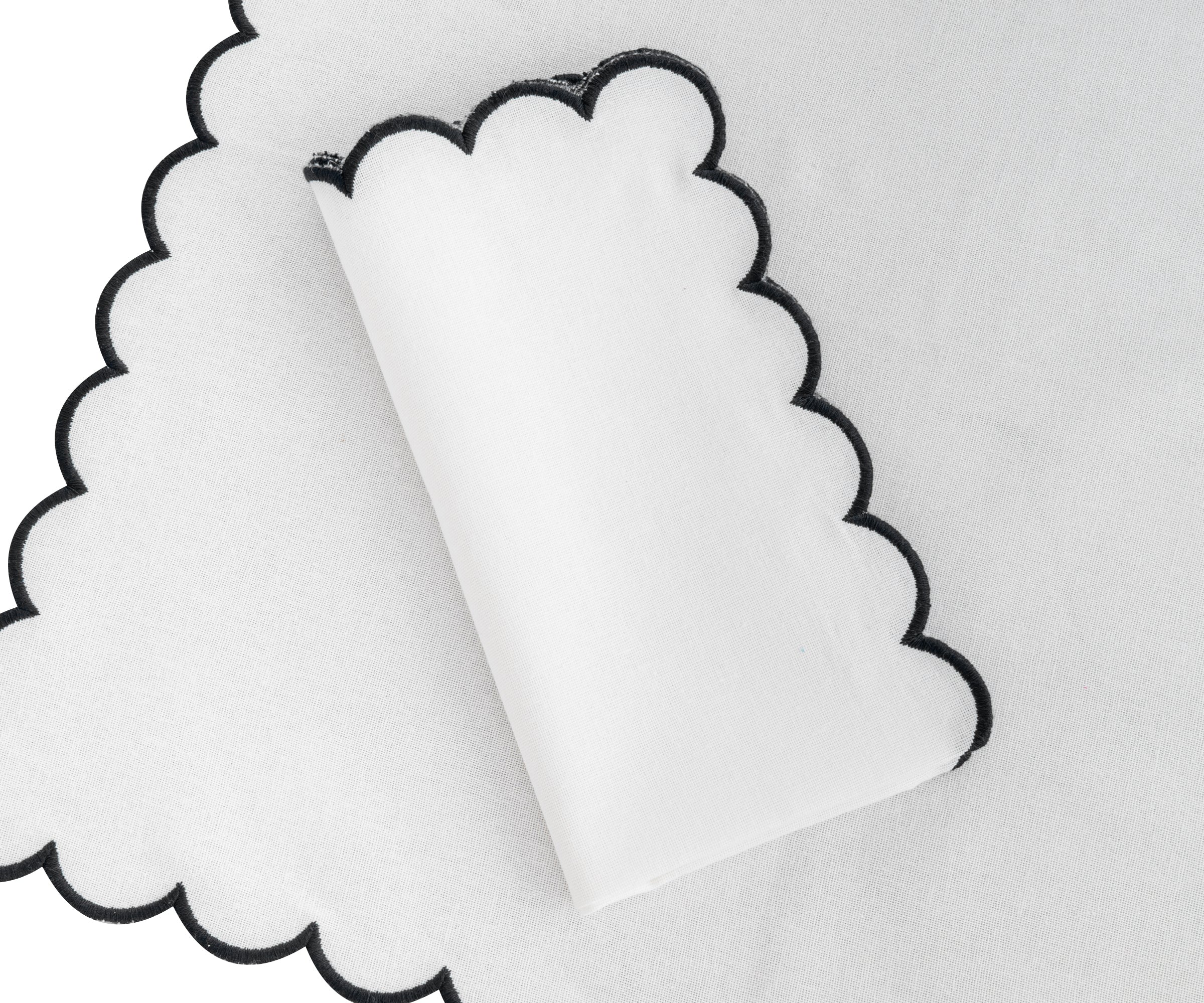 Napkins Black and White - Closewave Scalloped Edge