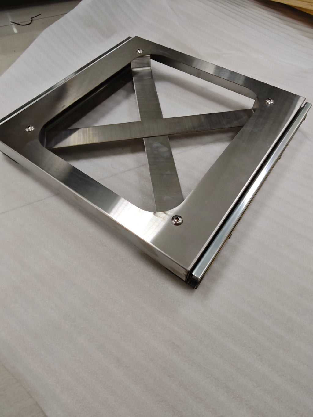 Black Gas Cylinder Pallet - Stainless Steel 6B01 4B03