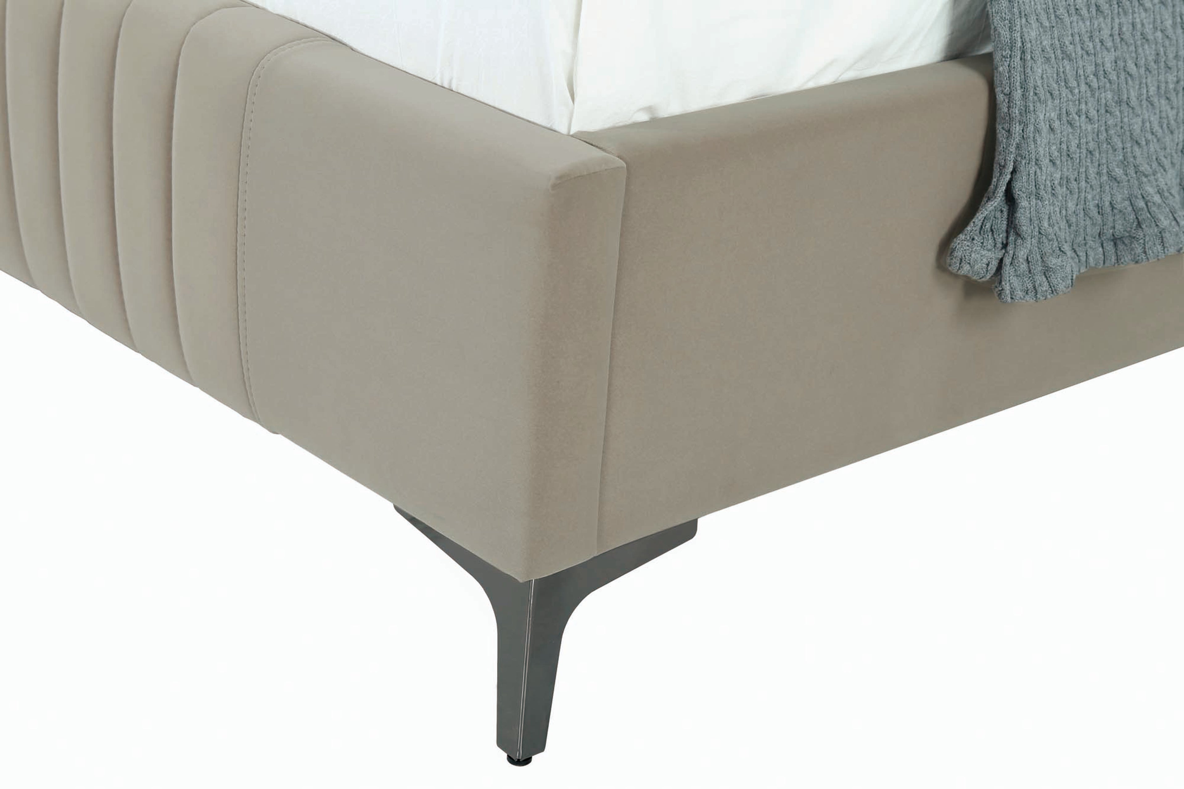 Promenade Upholstered Velvet Full Bed in Rustic