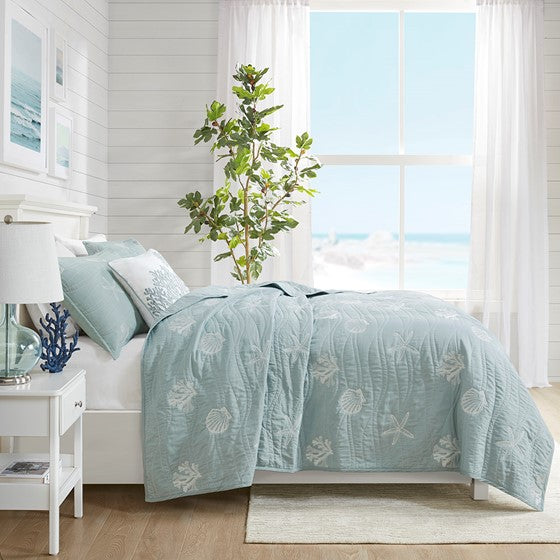 4 Piece Cotton Reversible Embroidered Quilt Set with Throw Pillow - Aqua King/Cal King