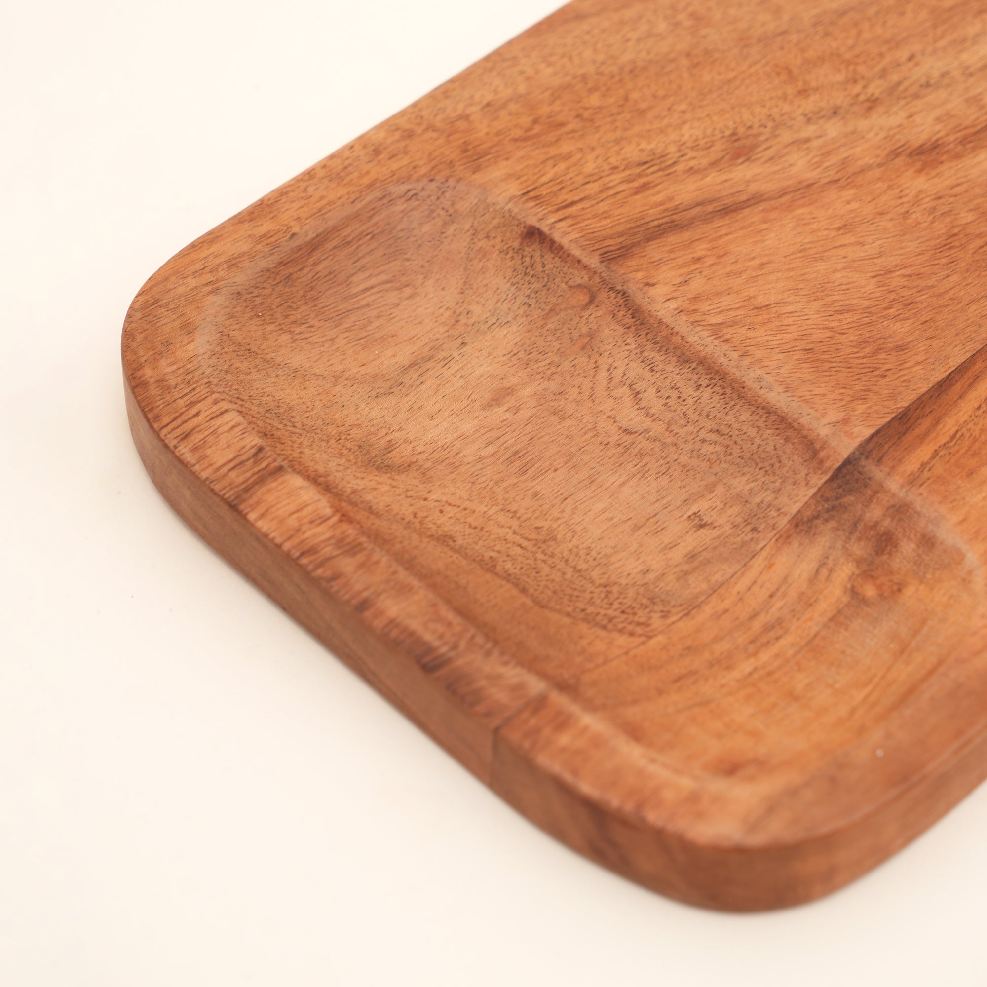 Handcrafted Acacia Wood Cutting Board with Built-In Handle