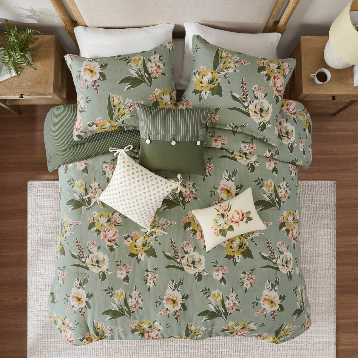 7-Piece Queen Vin Floral Comforter Set, Green, Reversible