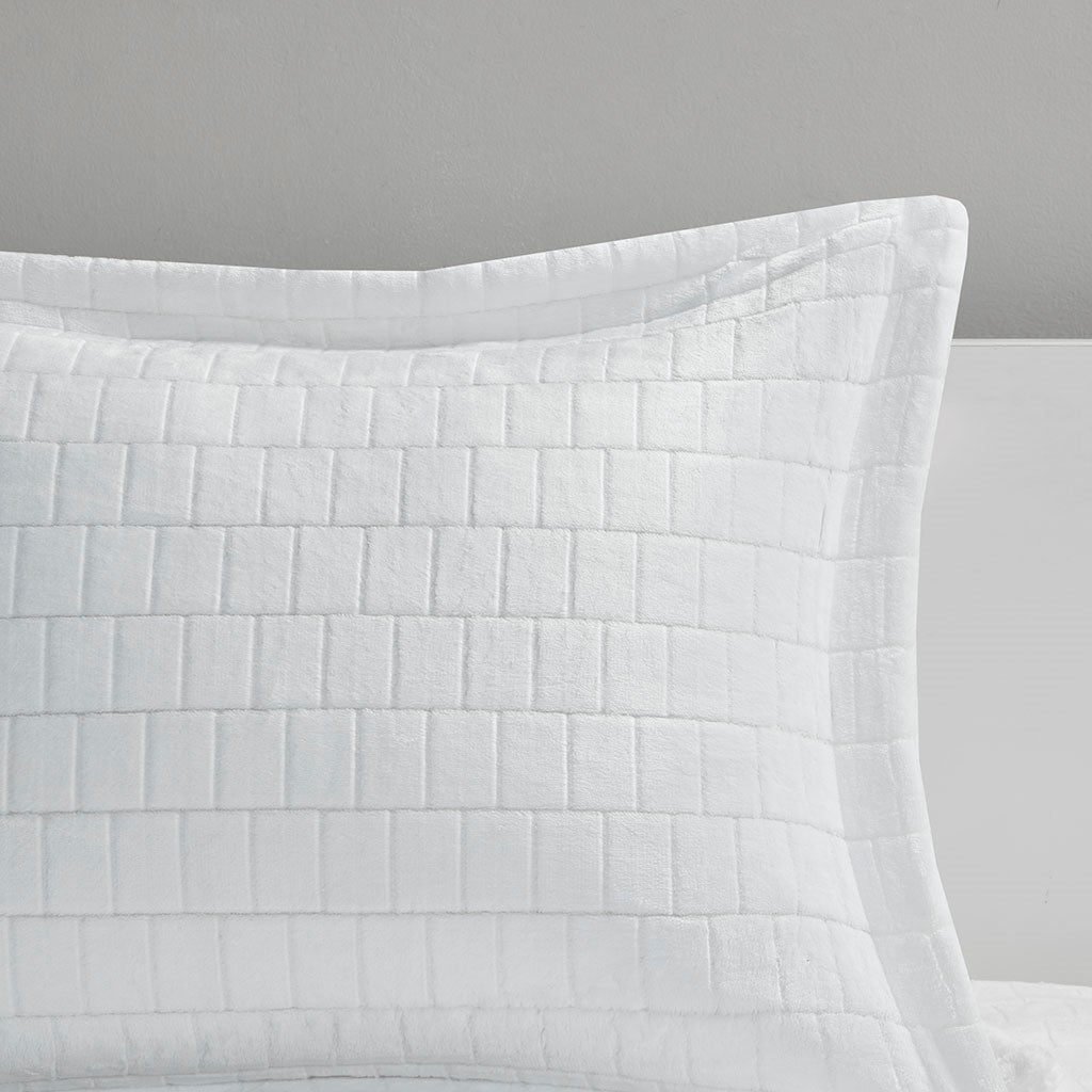 King/Cal King Plush to Sherpa Comforter Set