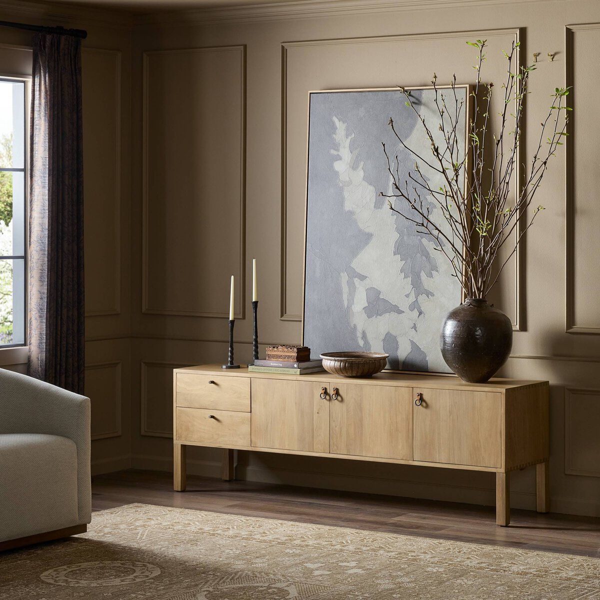 Isador Media Console