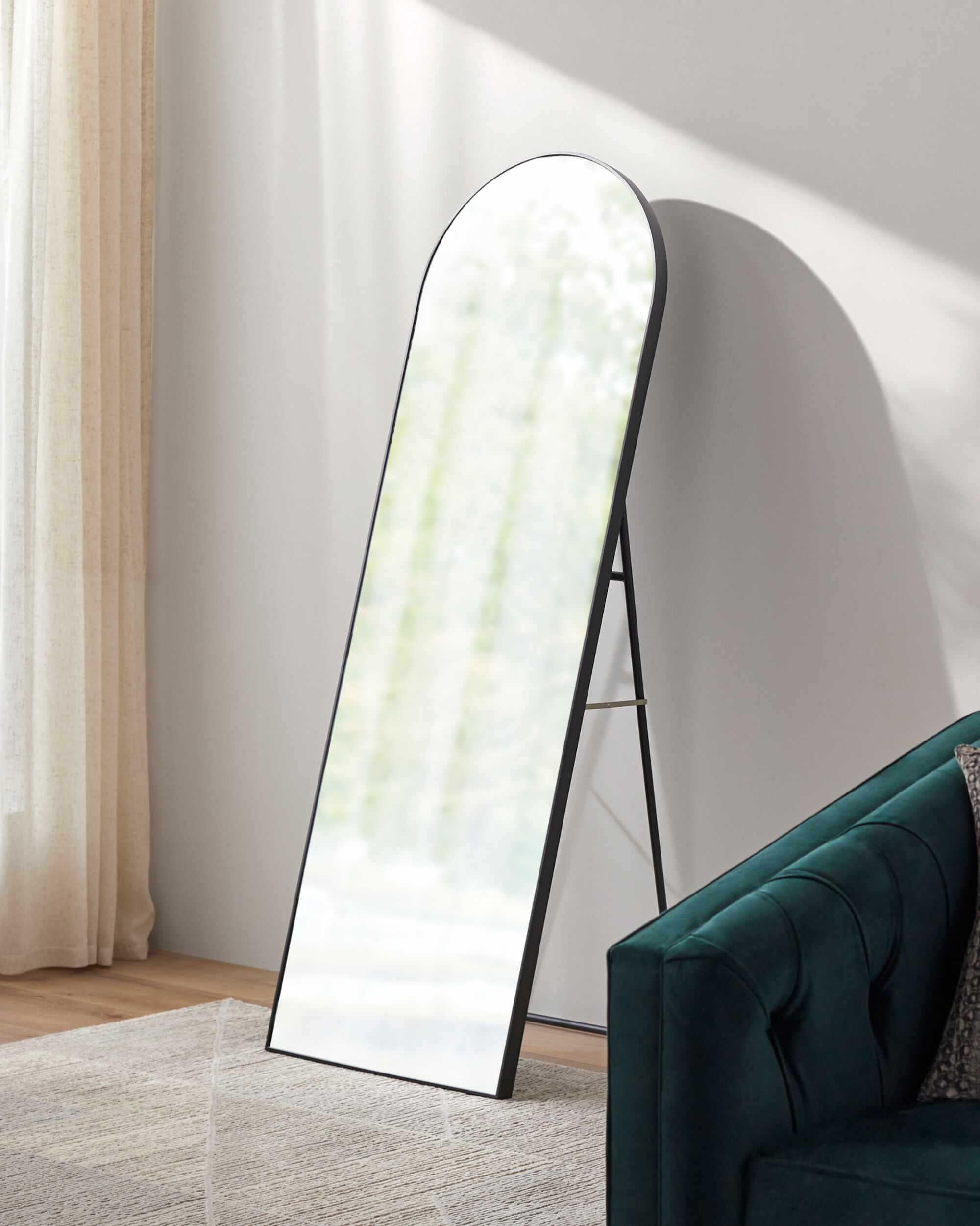 Yagodnoye Mirror