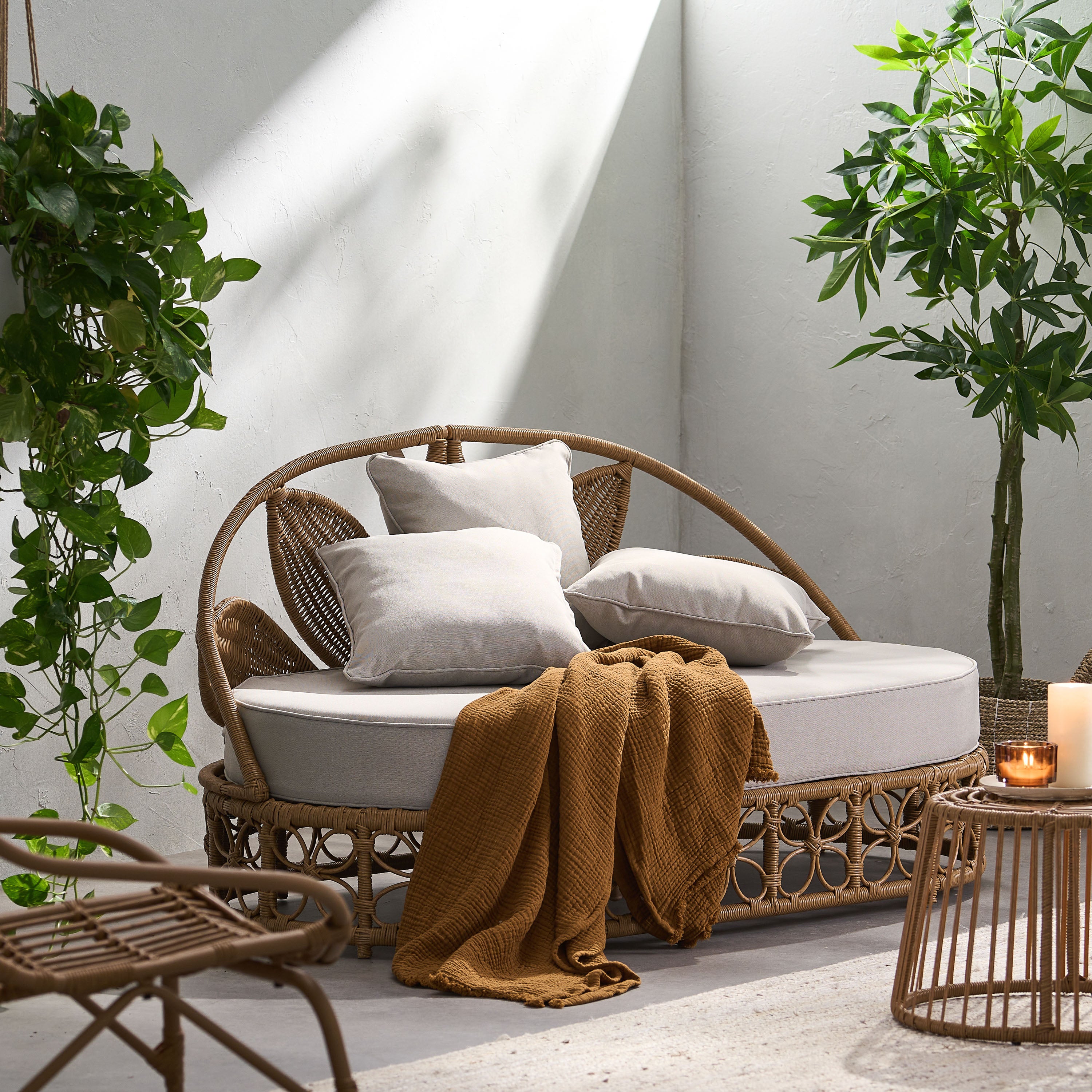 Patio Furniture Outdoor Daybed with Wicker Rattan